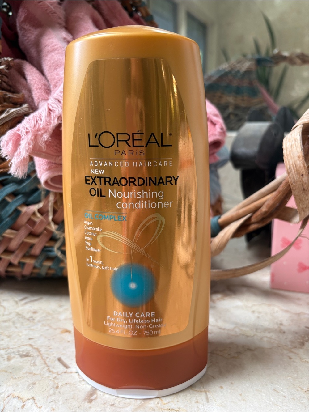NWOT L’Oréal Extraordinary Oil Nourishing Hair Conditioner -